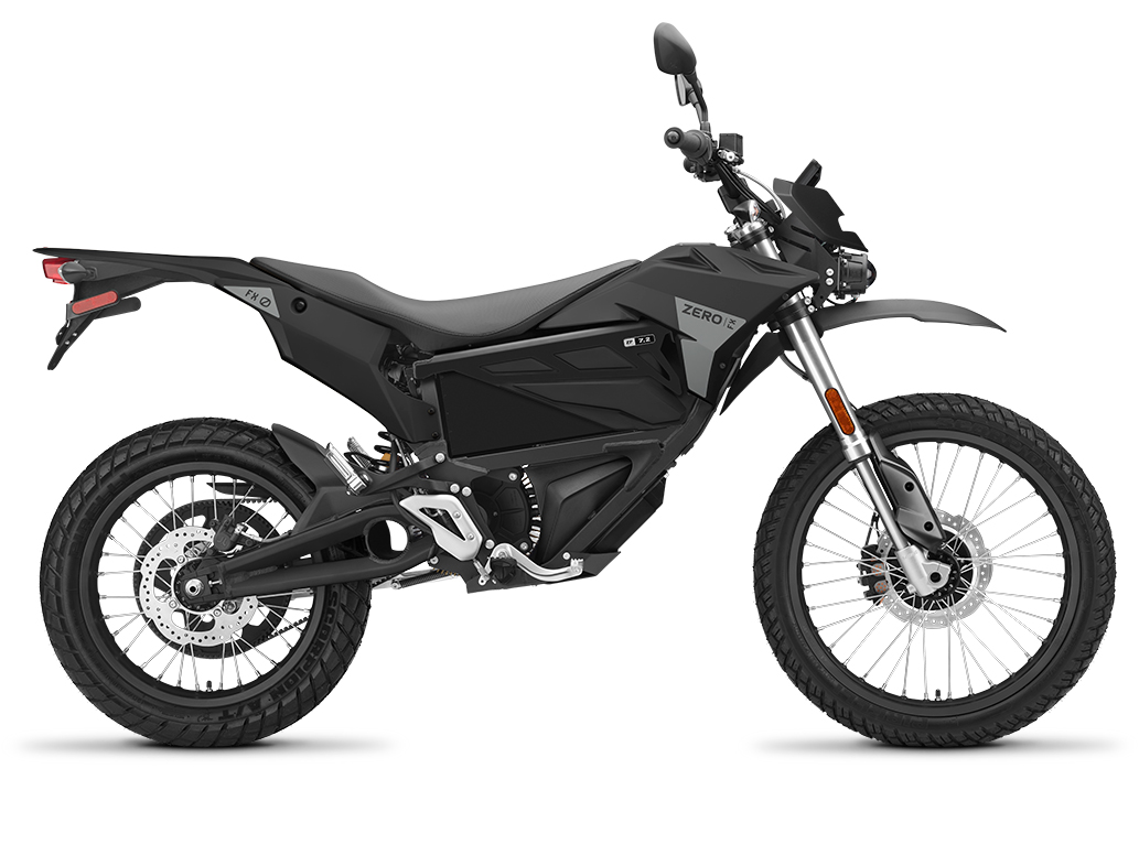Czarny motocykl elektryczny Zero FXE na białym tle
