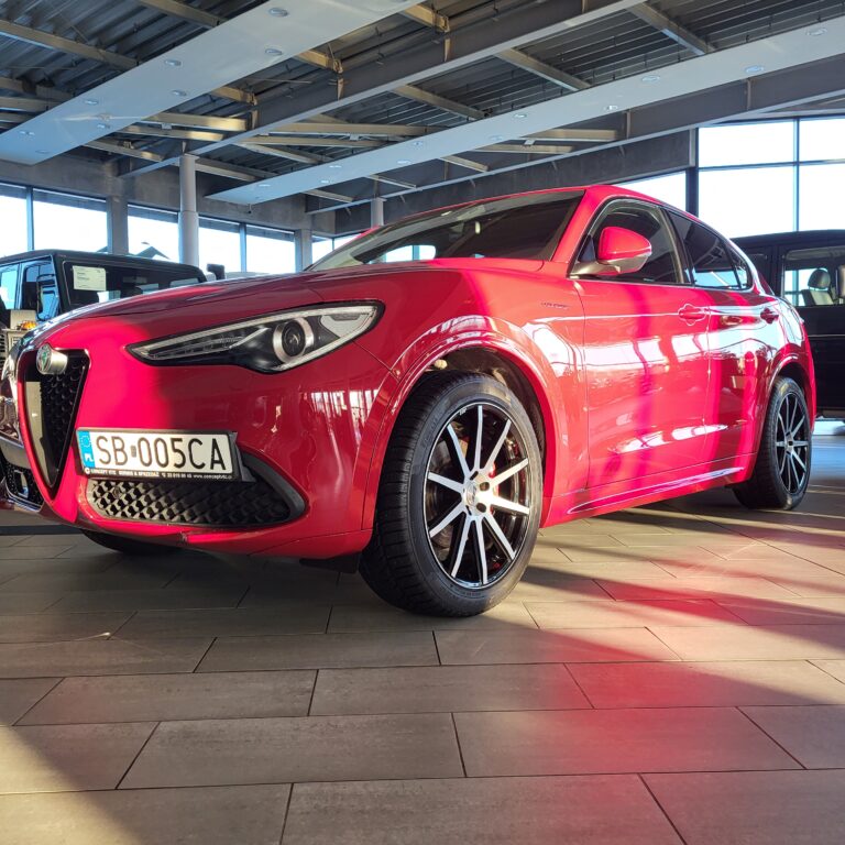Cesja Leasingu Alfa Romeo Stelvio Turbo Veloce Q4 w kolorze czerwonym.