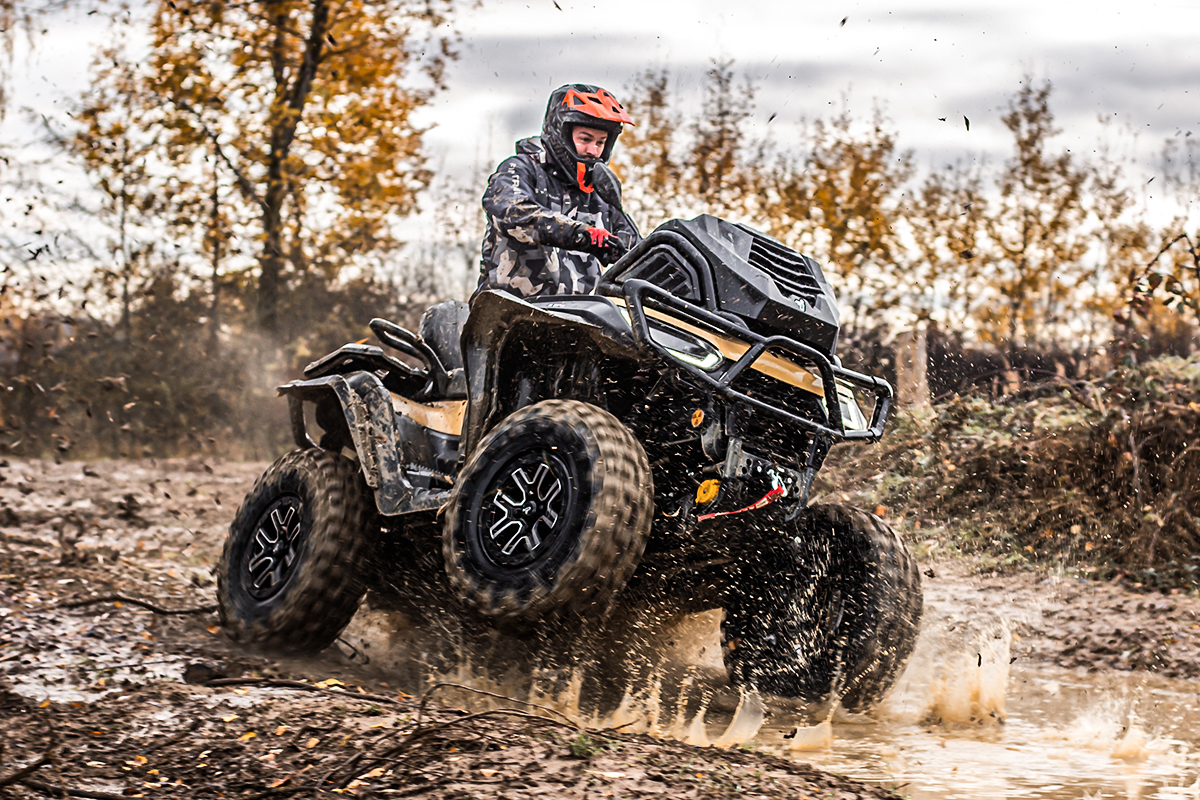 Segway AT 10 WL MUD: ATV pokonujący błotnisty teren
