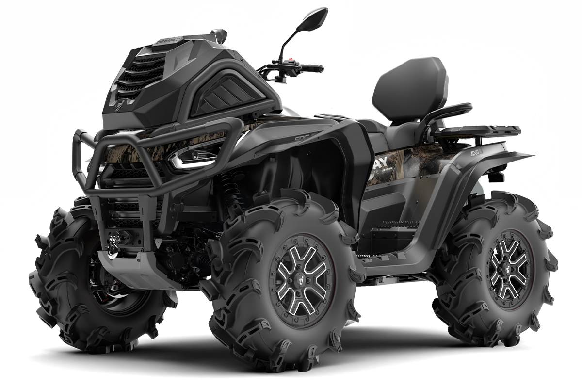 Segway AT 10 WL MUD: Czarny ATV z kamuflażem i dużymi oponami błotnymi.